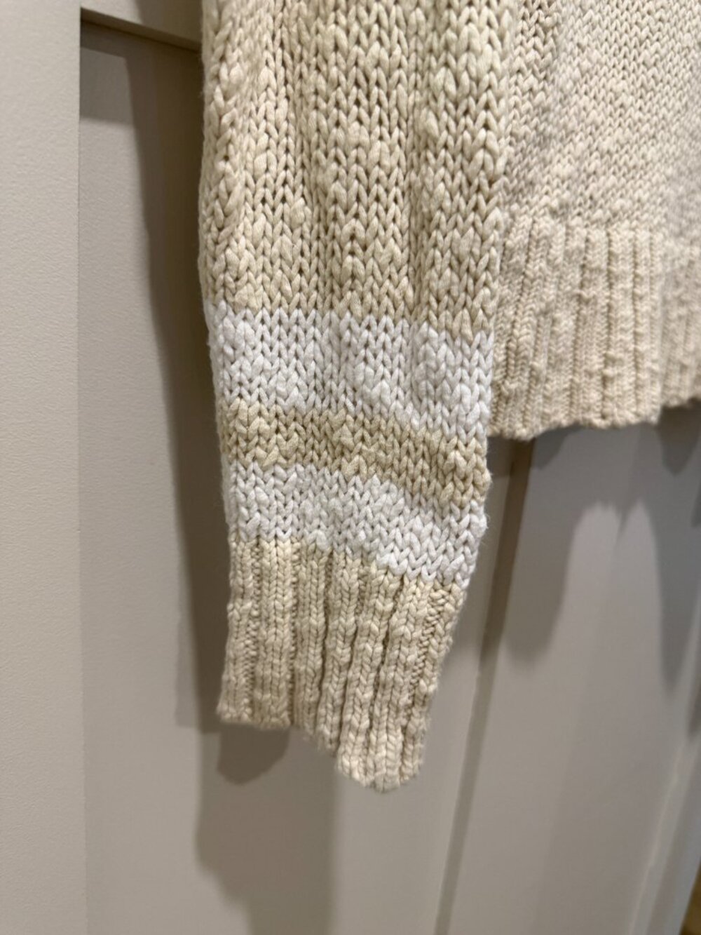 Gap Size Medium Tan and White Sweater - Medium - Picture 2 of 3